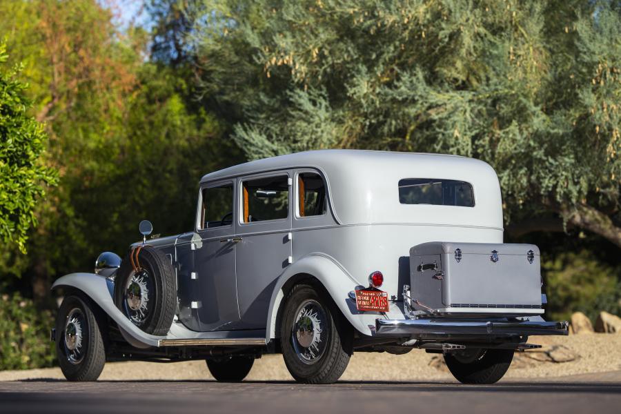  Marmon Sixteen 5-passenger Sedan by LeBaron 1932 года  (фото 4 из 16)